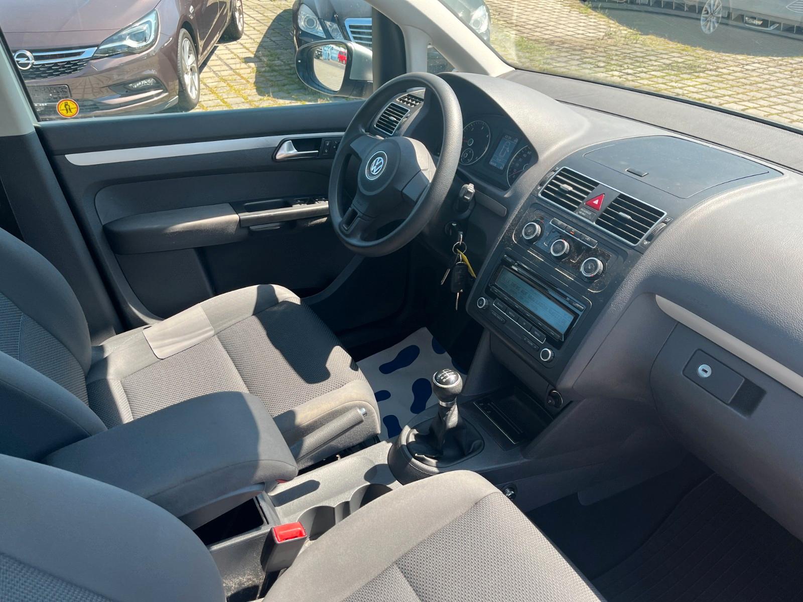 Volkswagen Touran 2011 — photo 10