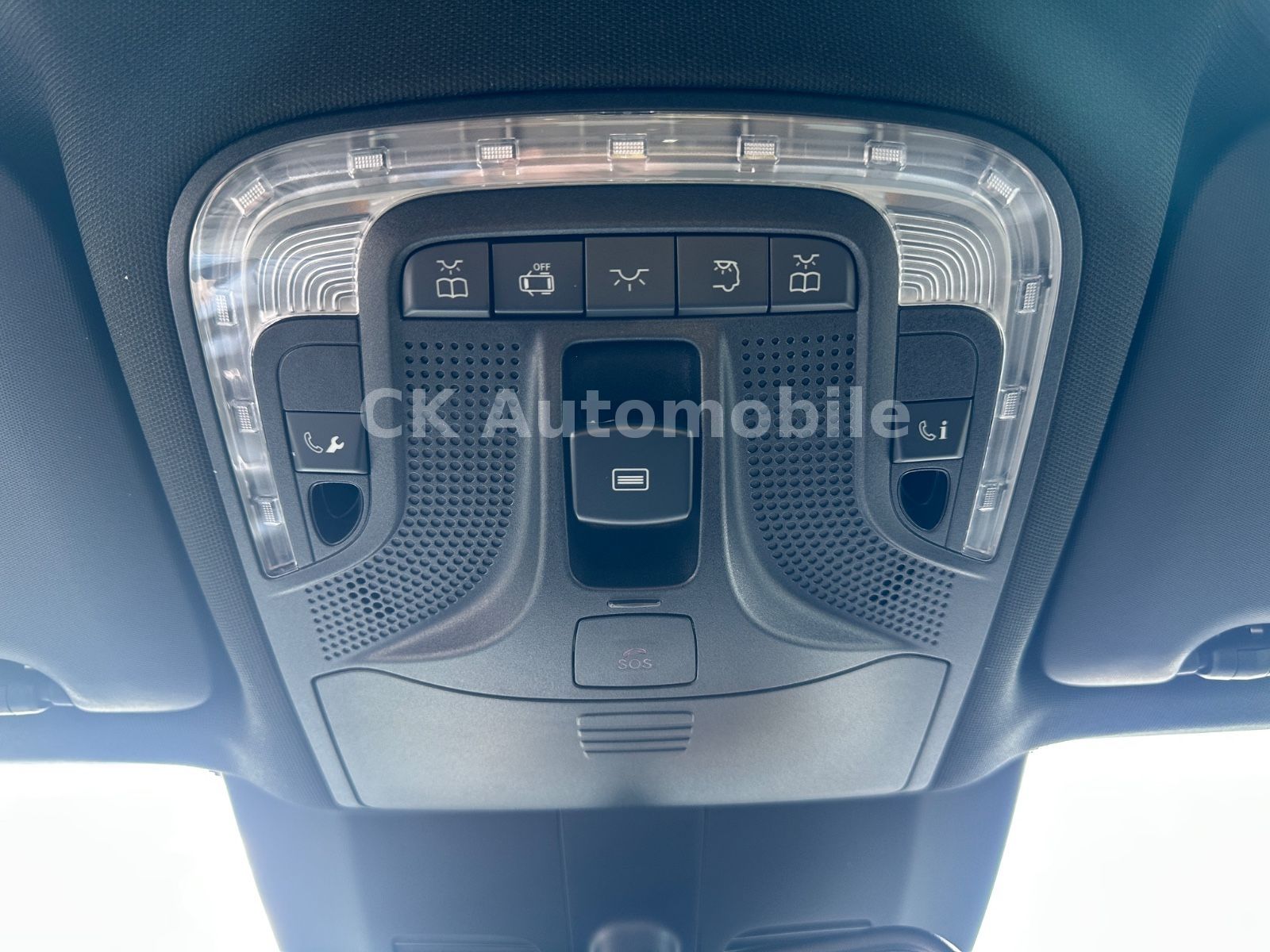 Fahrzeugabbildung Mercedes-Benz V 300d 4 Matic AVANTGARDE AMG-Line/6 Sitze/Pano