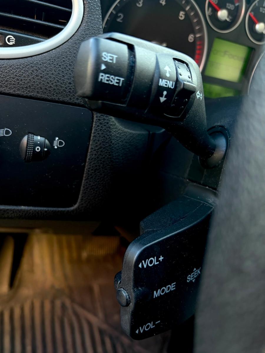 Ford Focus 2006 — photo 10