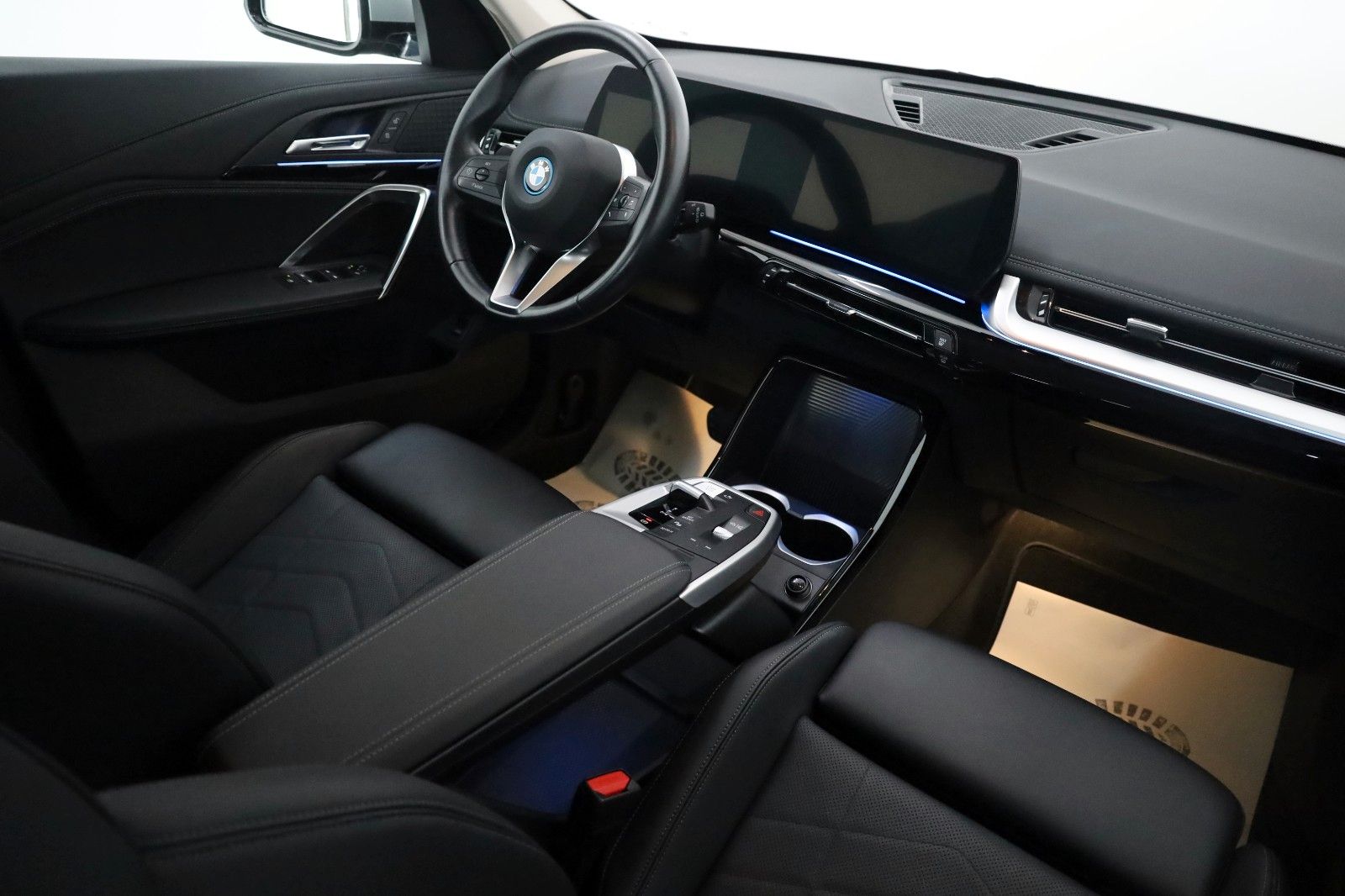 Fahrzeugabbildung BMW iX1 xDrive30 xLine,Leder,Navi,M Fahrwerk,Kamera