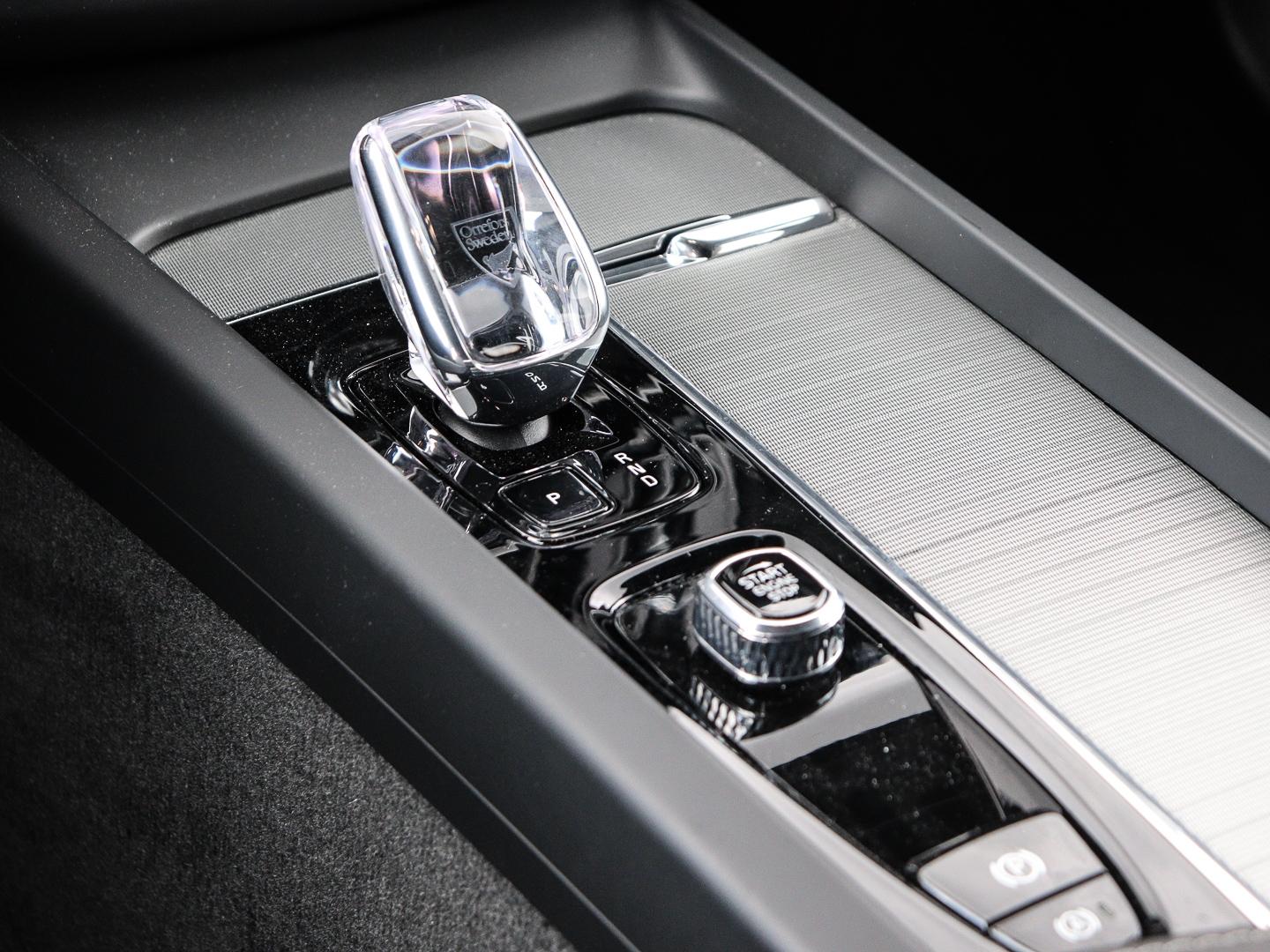 Volvo XC60 Plus Dark Recharge Plug-In Hybrid AWD T6 Tw