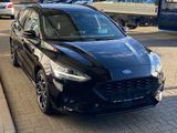 Ford Focus Turnier ST-Linex.Headup.Pano.Bang&Oluf.AHK - mit Benzin-Antrieb: 9 Sitzer