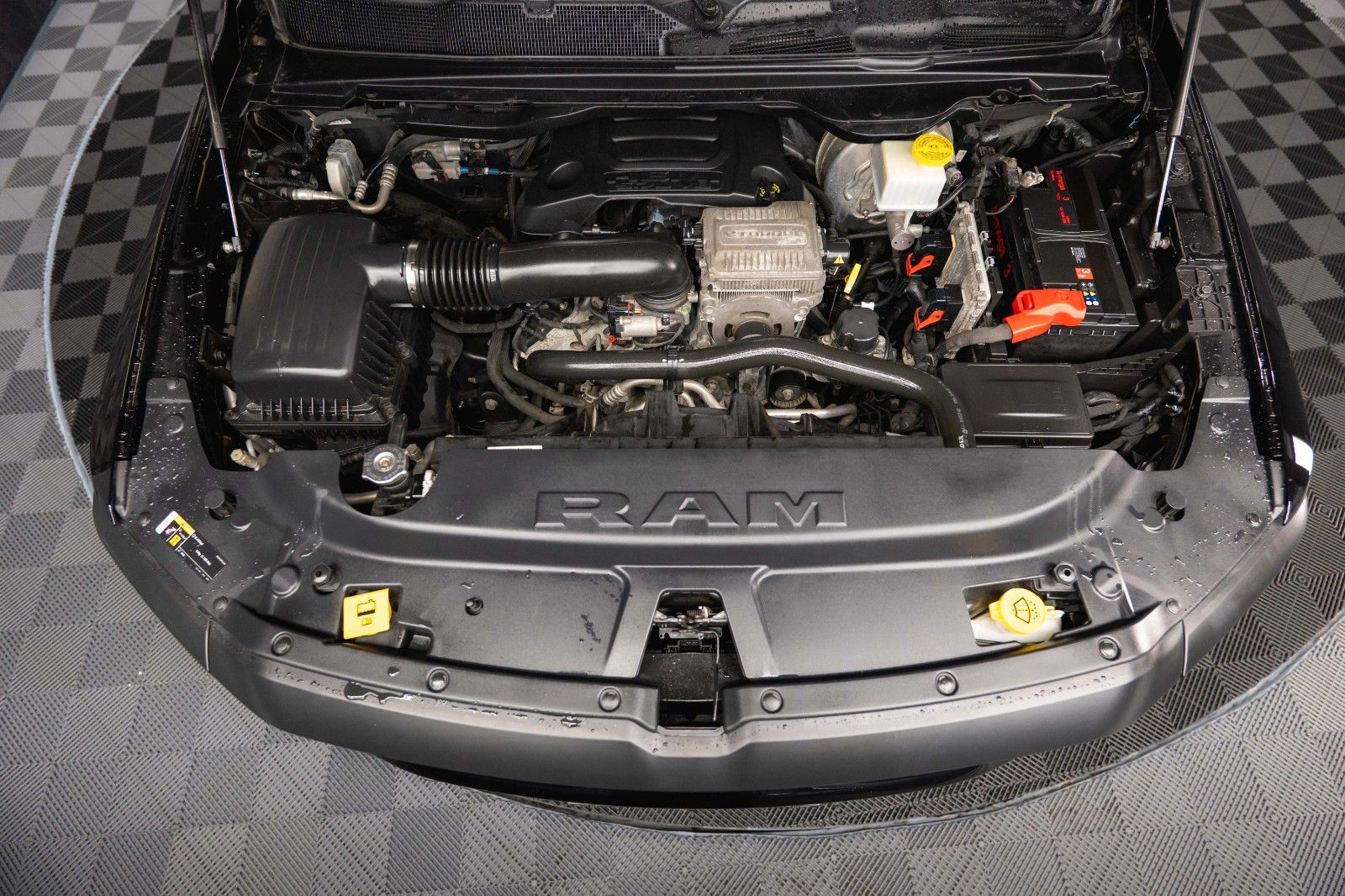 Fahrzeugabbildung Dodge RAM 5.7 V8 HEMI 4x4 Built to Serve AXLE LOCK 19%