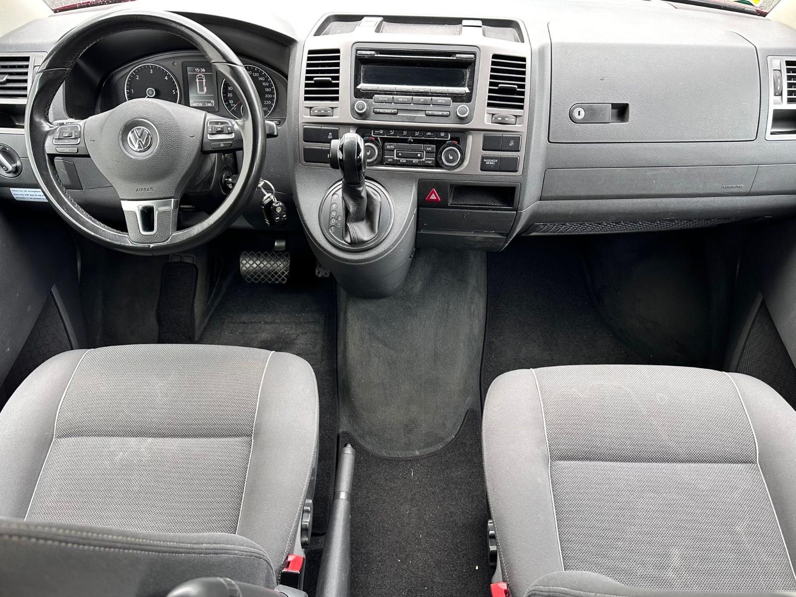 Volkswagen T5 California 2.0 TDI 180 ch DSG / Toit relevable / Chauffage auxiliaire / Store / Couchage