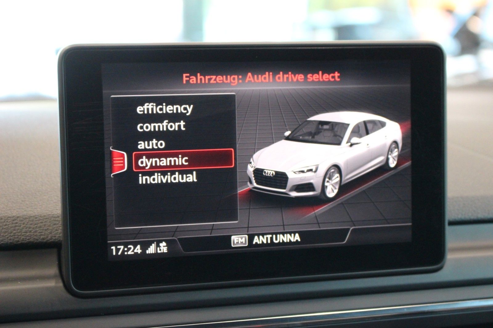 Fahrzeugabbildung Audi A5 2.0 TDI S Line Sportpaket 1.Hand+Keyless-Go