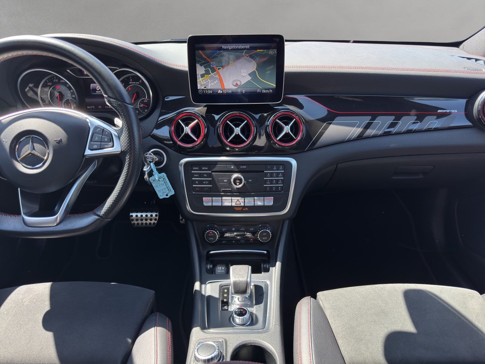 Fahrzeugabbildung Mercedes-Benz CLA45 AMG SB Pano LED Kamra SHZ Navi PTS Audio20