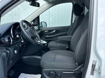 Mercedes V 220 - 12