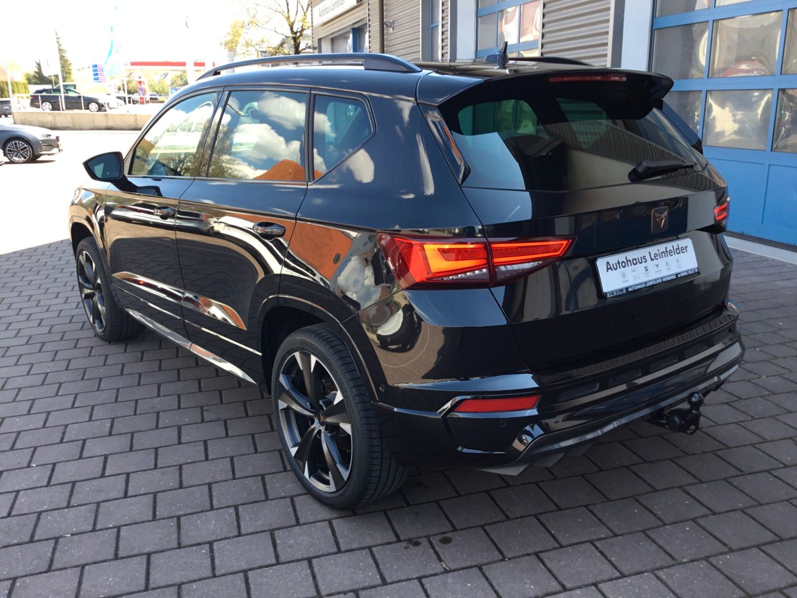 Fahrzeugabbildung CUPRA Ateca 2.0 TSI 4Drive DSG+Pano+AHK+19"+ACC+LED