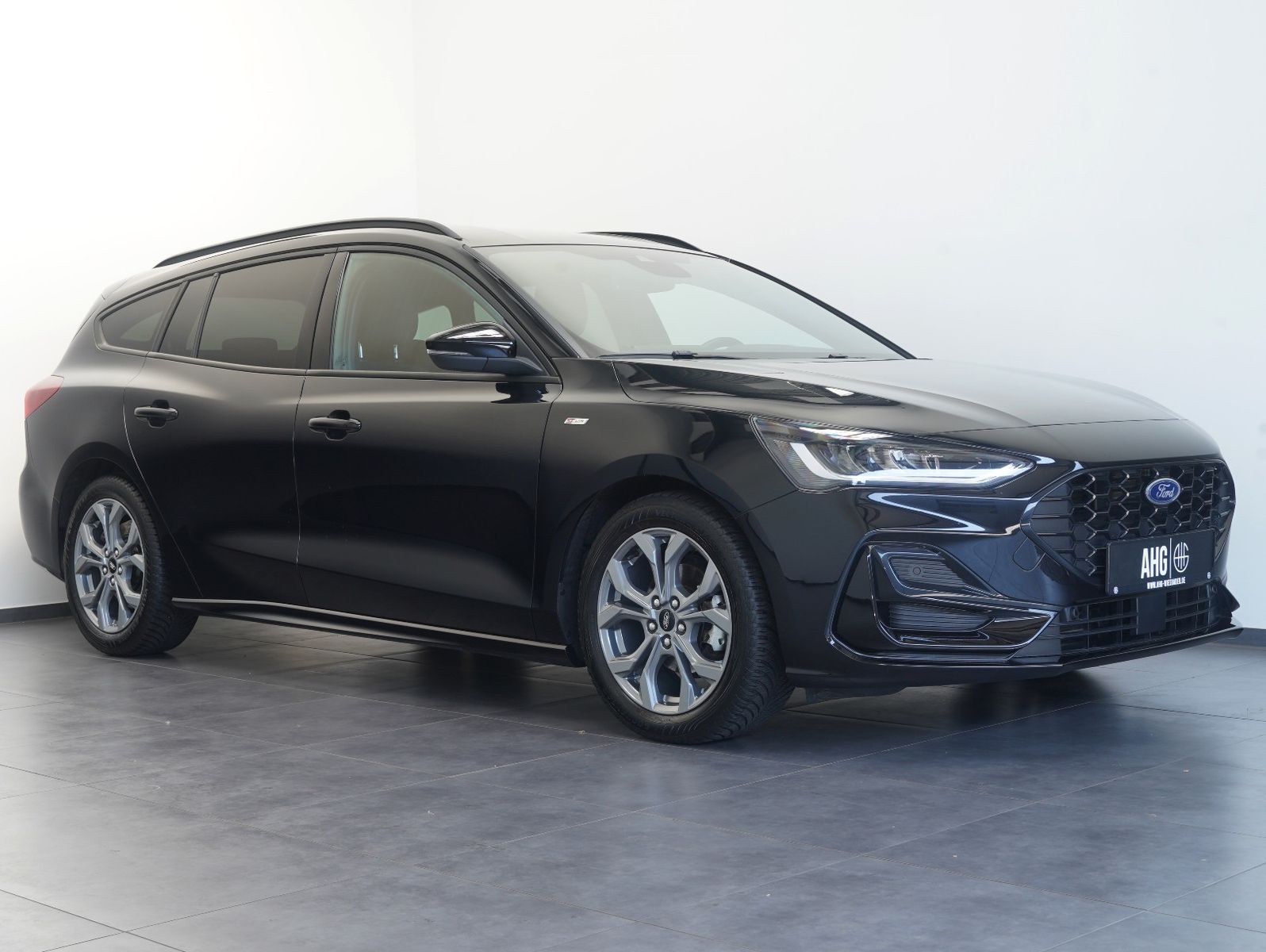 Fahrzeugabbildung Ford Focus Turnier ST-Line X 1.0 EcoBoost Mild-Hybrid