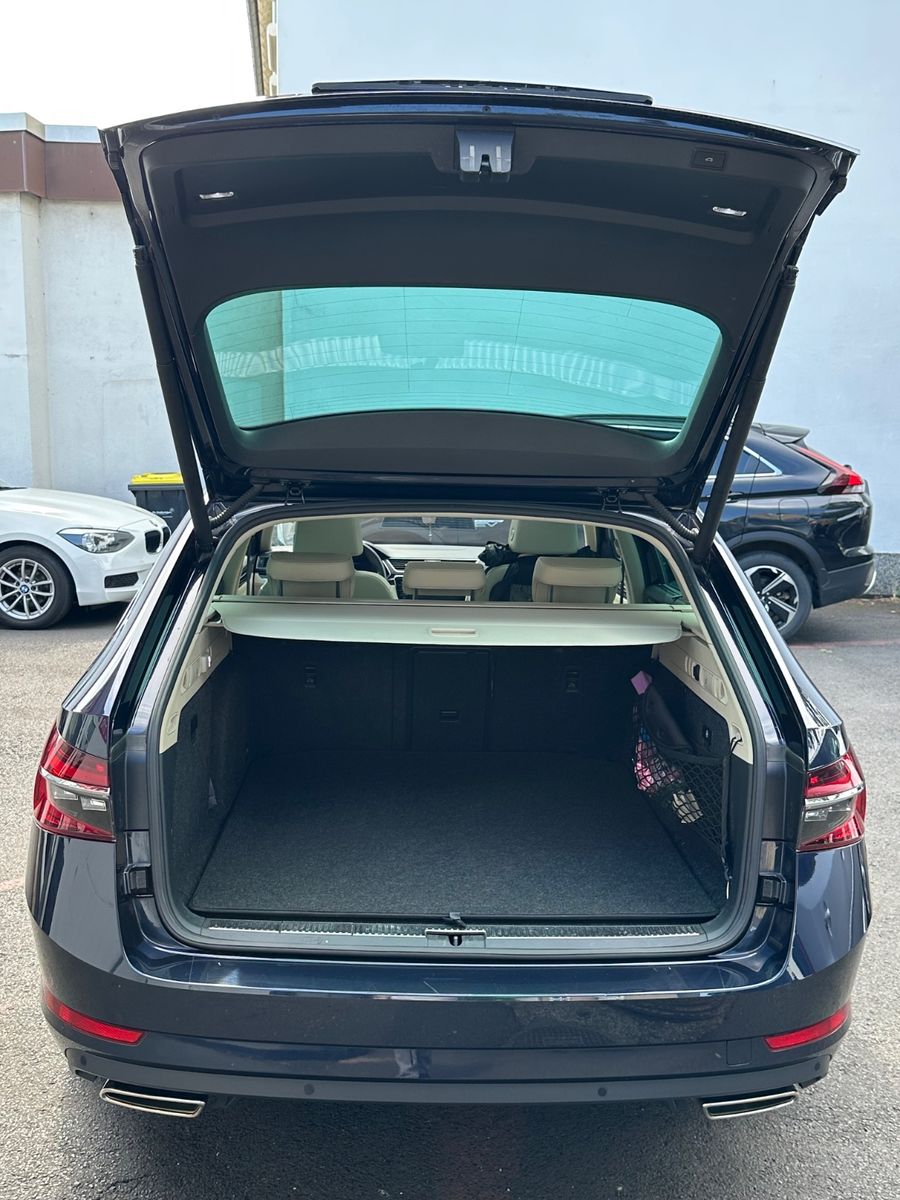 Skoda Superb Combi L&K 4x4 Leder Standhzng AHK Pano foto 7