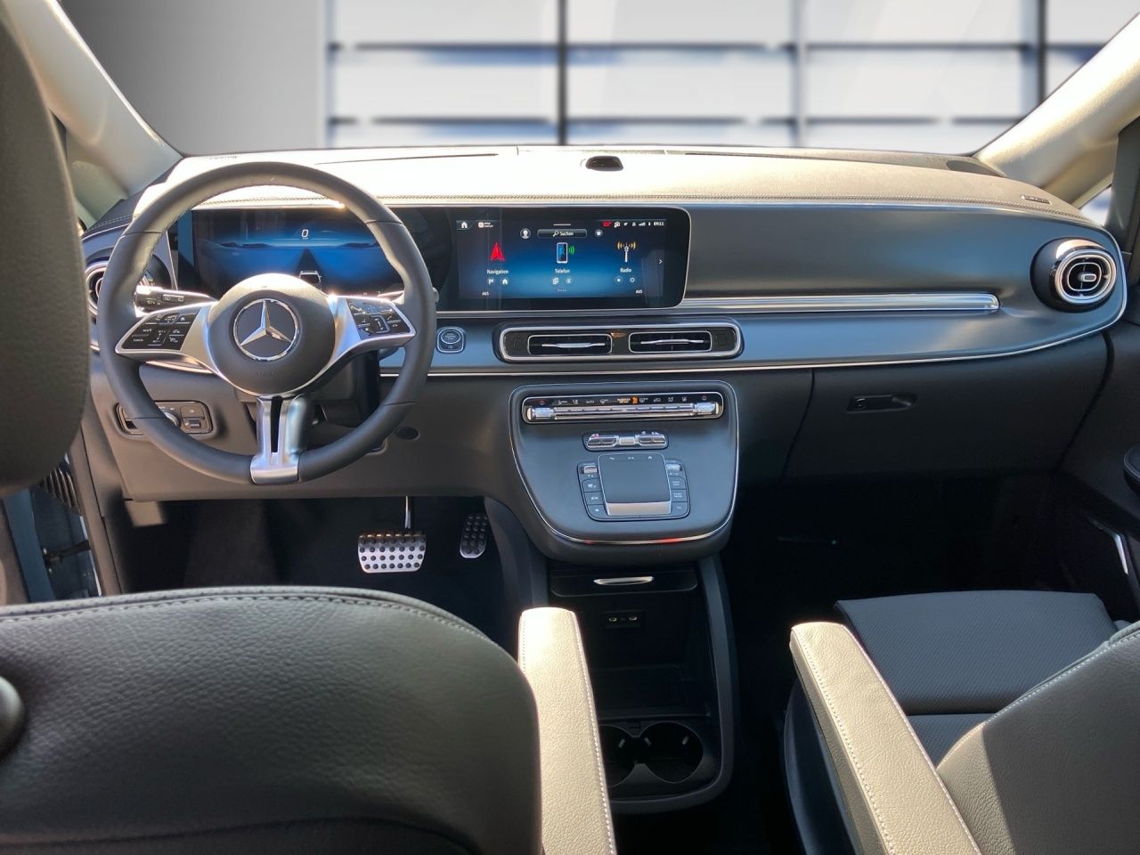 Fahrzeugabbildung Mercedes-Benz V 300 d AVG/L 4x4 Avantgarde NAVI AHK LED 7-Sitz