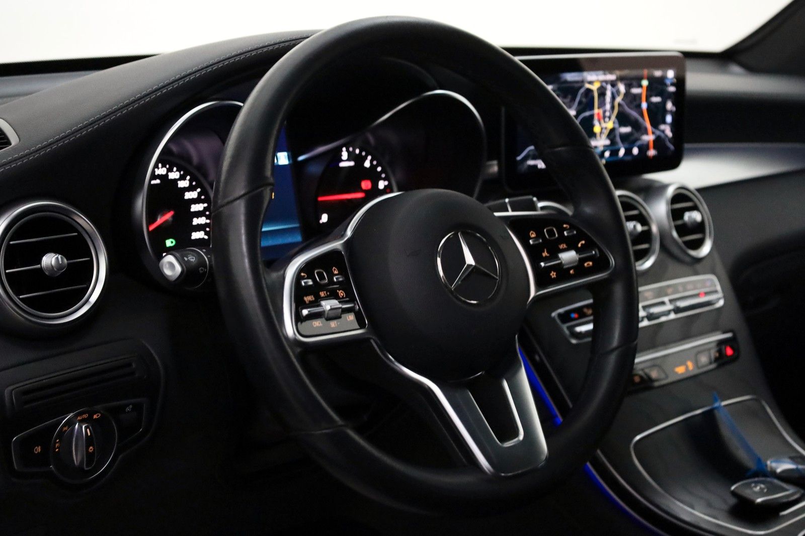 Fahrzeugabbildung Mercedes-Benz GLC 300d 4M AMG Line TLeder,Navi,LED,Panorama,SH