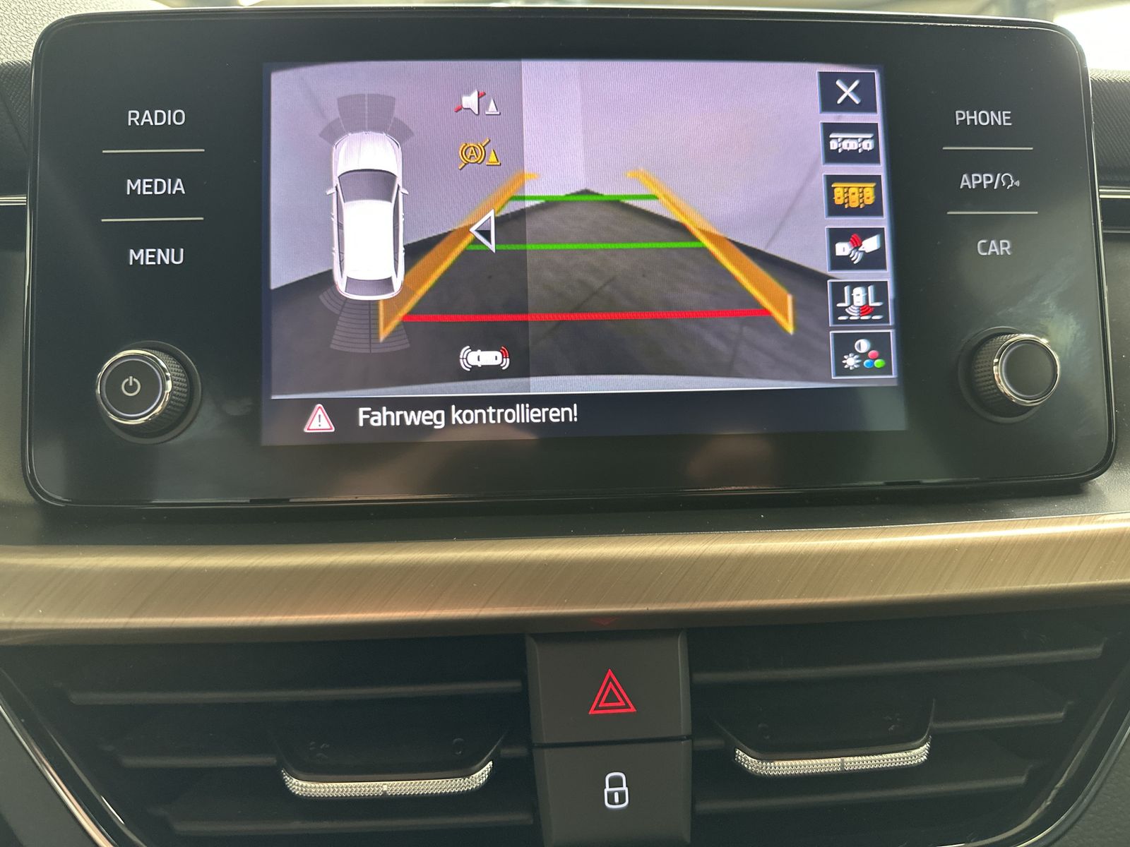 Fahrzeugabbildung SKODA Scala 1.5 TSI DSG Style LED+ACC+KAMERA+SHZ+CARPL