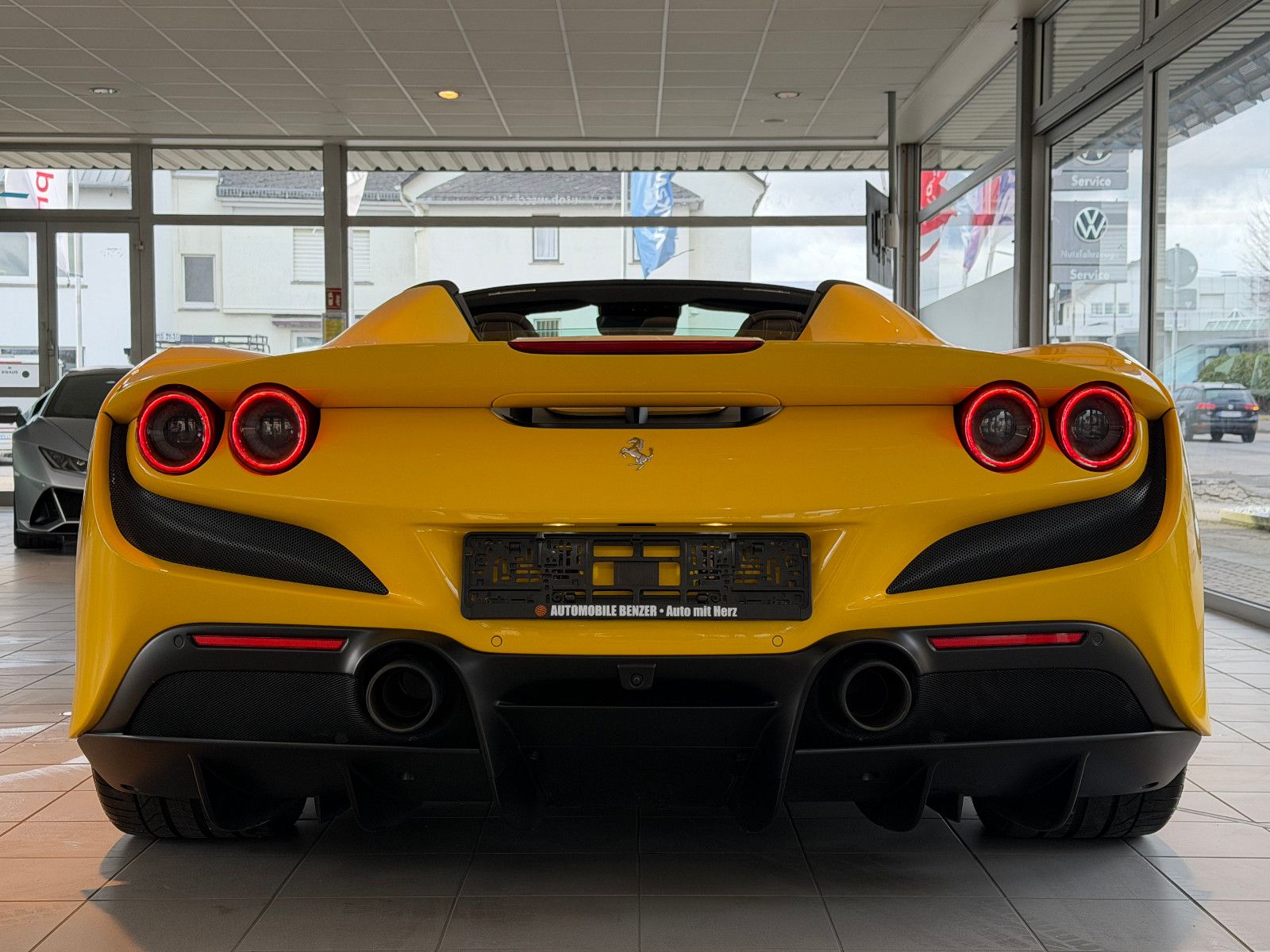 Fahrzeugabbildung Ferrari F8 Spider /LIFT/KAMERA/CARBON-LED-LENK./MEMORY