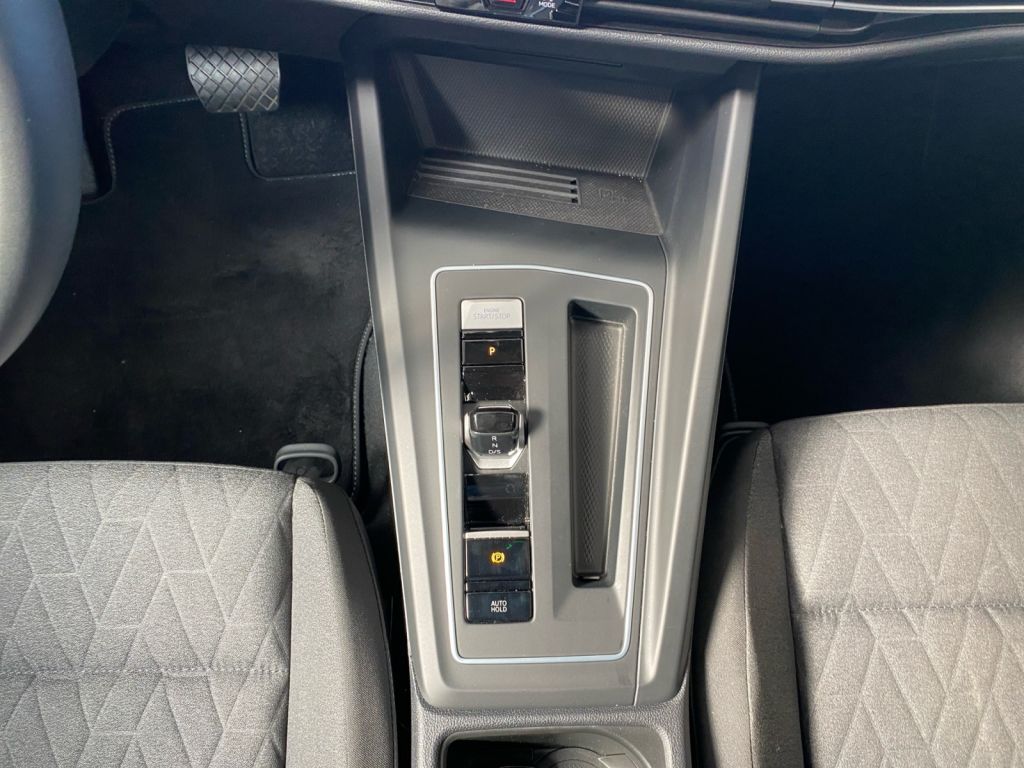 Fahrzeugabbildung Volkswagen Golf 1.5 eHybrid DSG Life Area View 3 Jahre Ansc