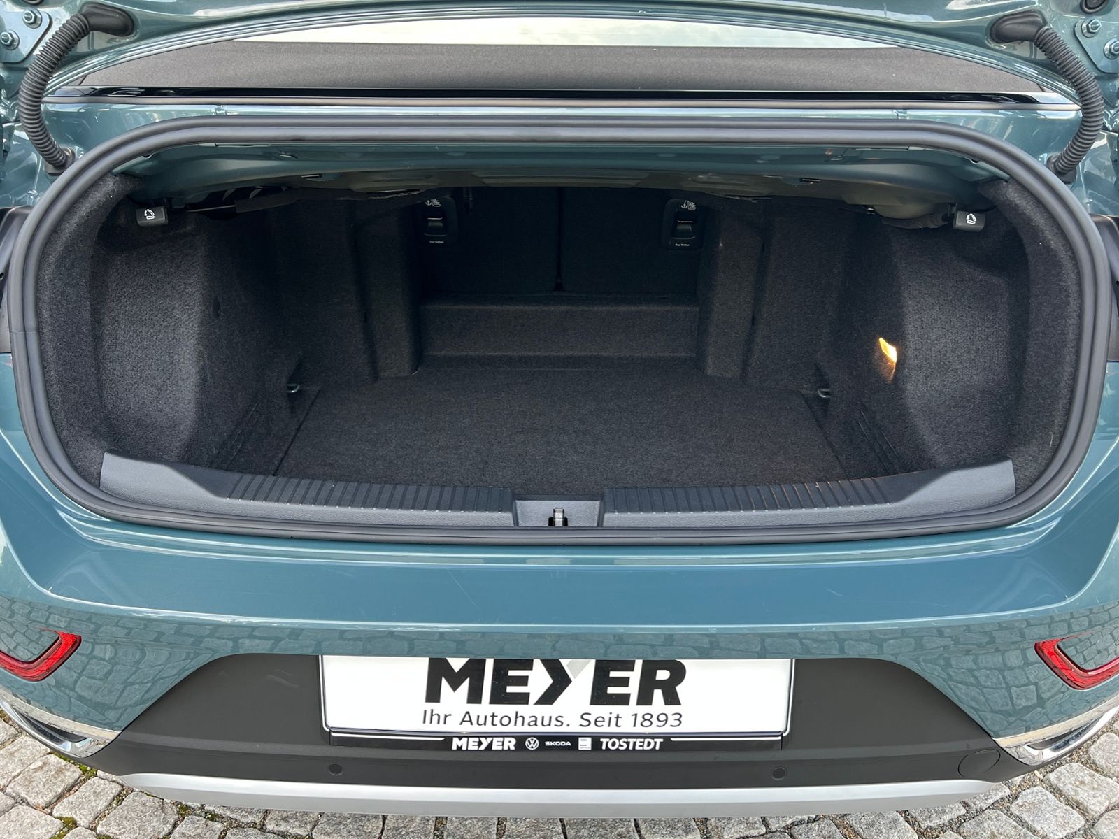 Fahrzeugabbildung Volkswagen T-Roc Cabriolet Style 1.5 TSI DSG *AHK, BlackSty