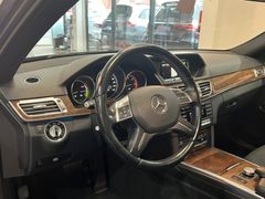 Fahrzeugabbildung Mercedes-Benz E 300 BlueTec Hybrid *COMAND/LED/STANDH./SCH.*
