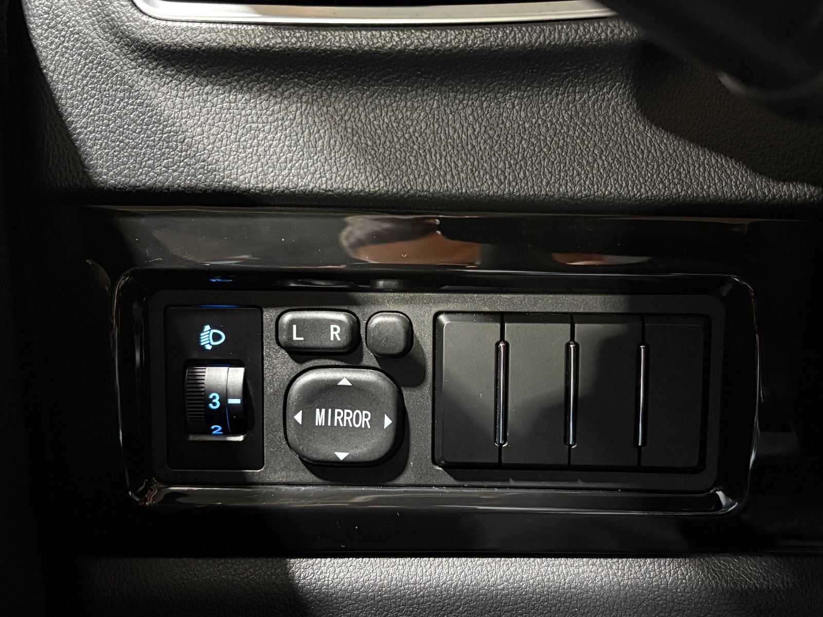 Fahrzeugabbildung Elaris PIO/KAMERA/APPLE/KLIMA/2-SITZ/AUTOMATIK