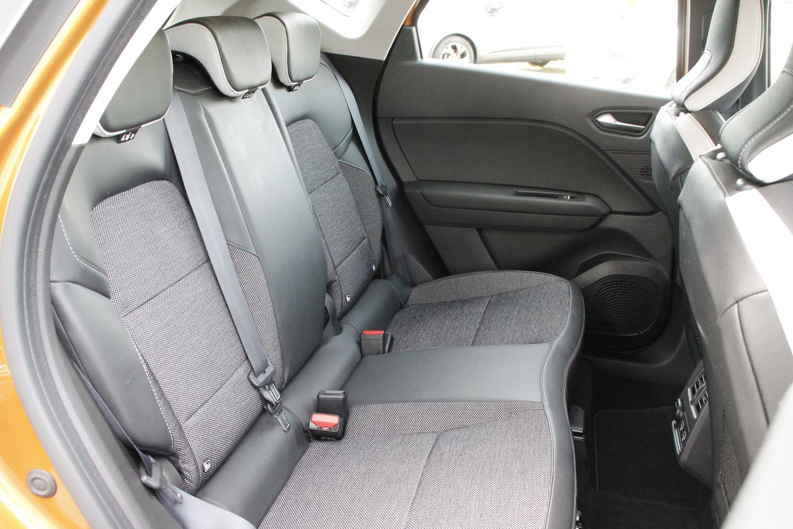 Fahrzeugabbildung Renault Captur II INTENS TCe 140 EDC