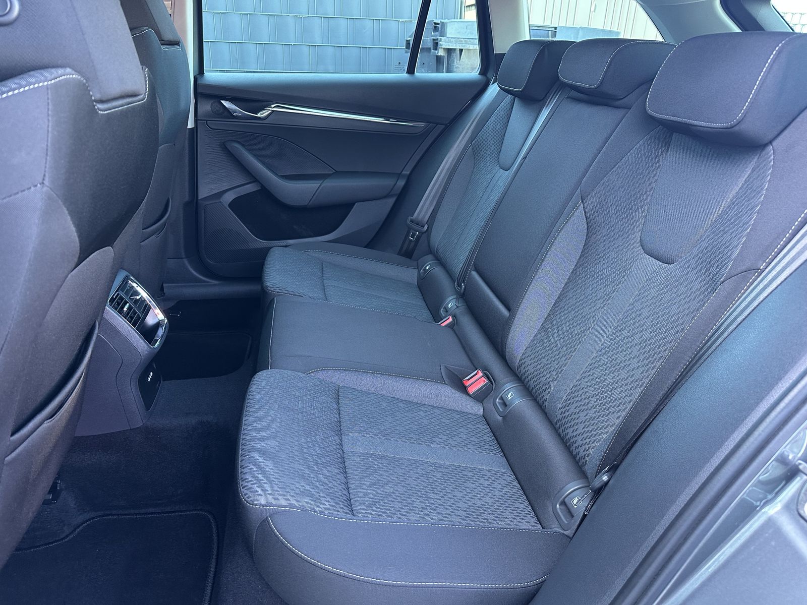 Fahrzeugabbildung SKODA Octavia Combi 2.0 TDI DSG Style NAV+MATRIX+AHK
