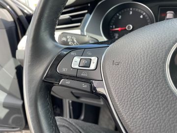 Fahrzeugabbildung Volkswagen Passat Lim. Comfortline, Aut., Navi, Vollleder