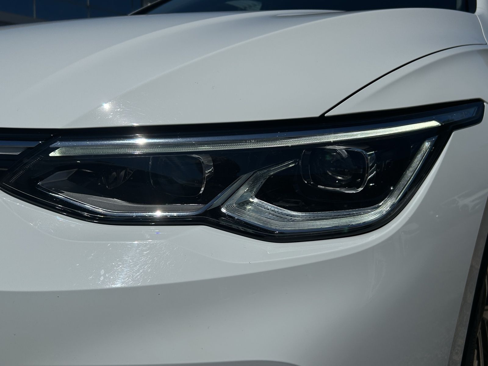 Fahrzeugabbildung Volkswagen Golf VIII Variant eTSI  Style DSG Matrix AHK Nav
