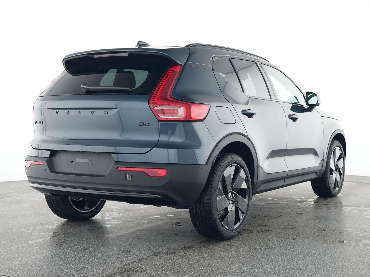 Volvo XC40 B4 Plus Black Edition 2WD