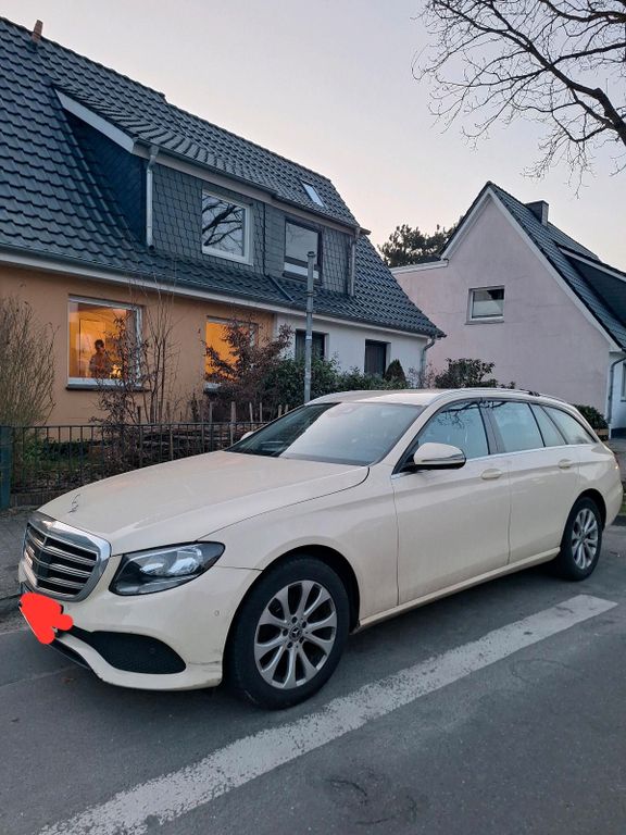 Image of Mercedes-Benz E 200