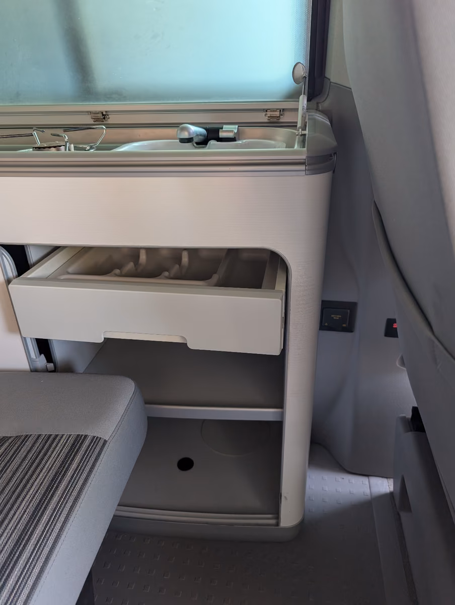 Volkswagen T5 California Comfortline 2.0 TDI 180 ch 4Motion / 1ère Main / Toit Relevable / Cuisine / Chauffage Stationnaire