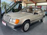 Mercedes-Benz E 260*TOP*GARAGE*1.HAND*RENTNER*H-KENNZ.*TÜV NEU