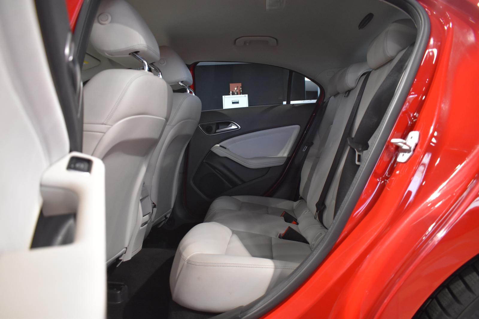 Mercedes-Benz A 180 7G LED LEDER-SPORTSI NAV KAM SPUR TEMPO SH