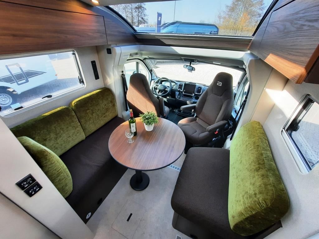 Fahrzeugabbildung Bürstner Signature SFT 7.0 Verfüg./Sparen Sie 9.616,- €