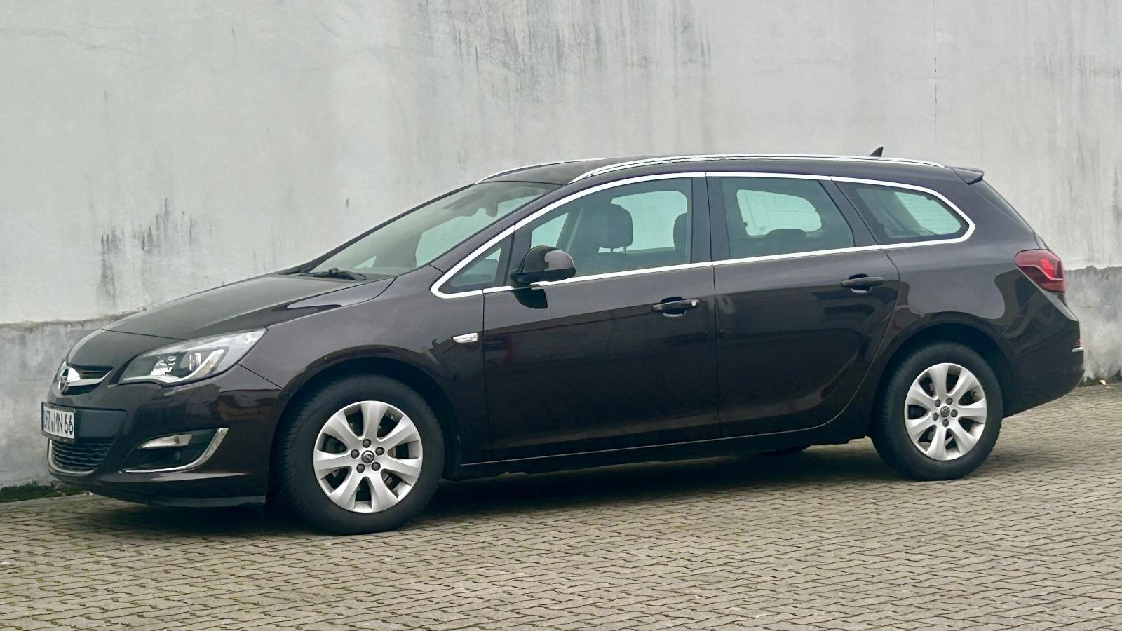 Opel Astra J 1,6 ST Exklusiv GPS-Navi Klima Alu Xenon