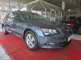 Skoda Superb Combi Ambition+SHZ+KLIMA+PDC+TEMPOMAT+ - Skoda Superb aus 2016 mit Diesel-Antrieb: Kombi