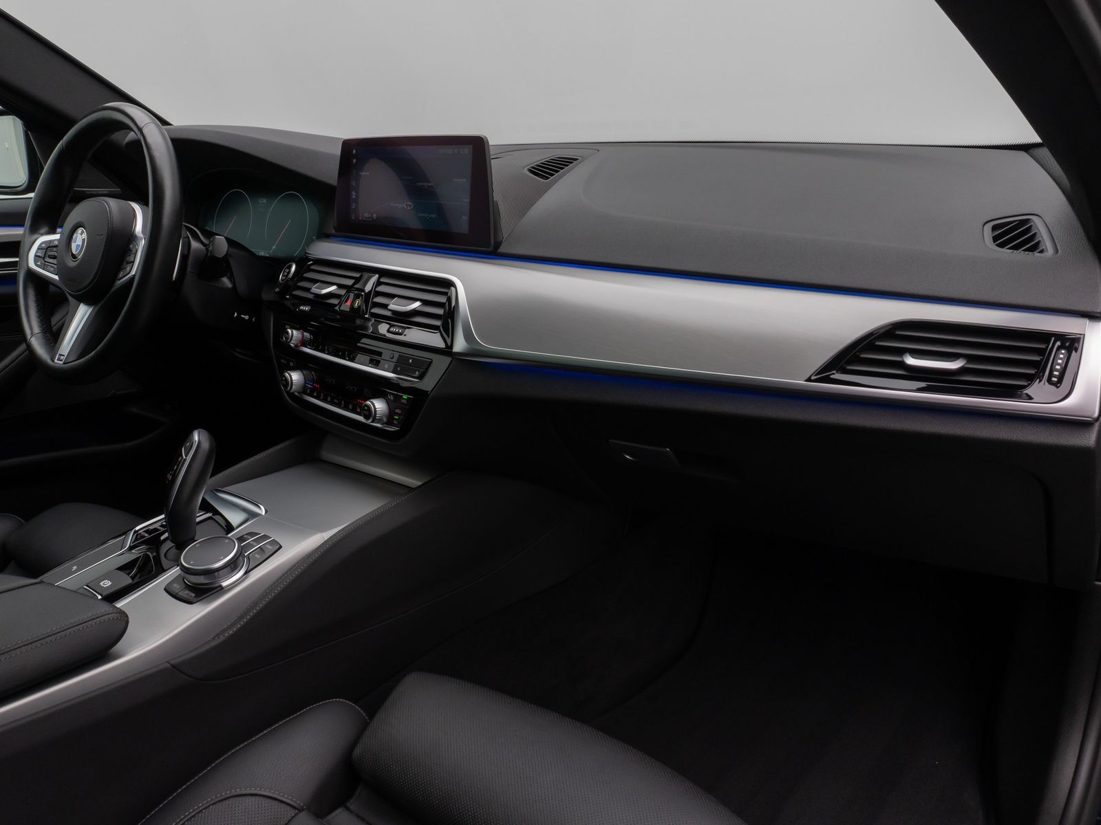 Fahrzeugabbildung BMW 530d xD M Sport Panorama Kamera HUD H/K Komfort