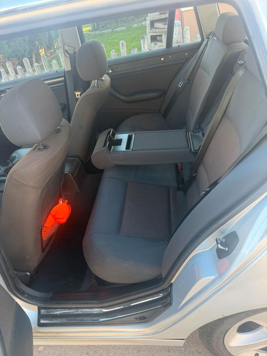 BMW 330 2006 — салон