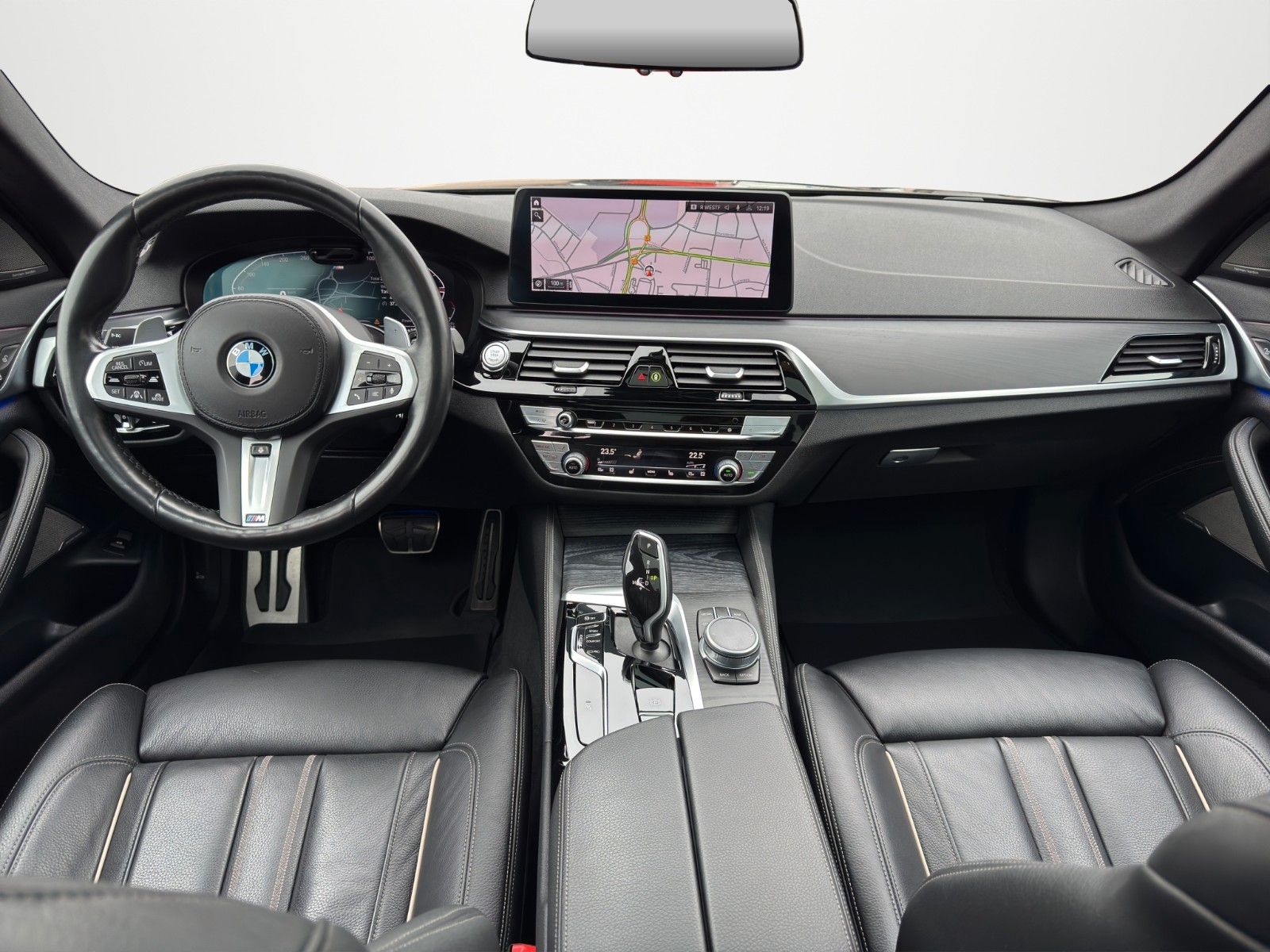 Fahrzeugabbildung BMW 530D TOURING XDRIVE M SPORT HUD H&K PANO LASER