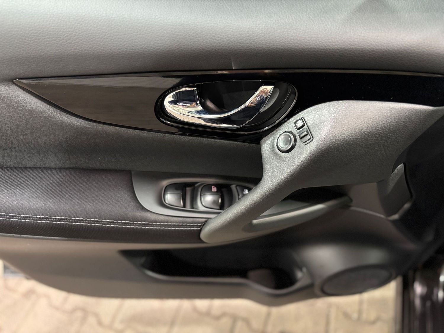 Fahrzeugabbildung Nissan Qashqai N-Vision#Kamera#Spur#Verkennung#Tempo