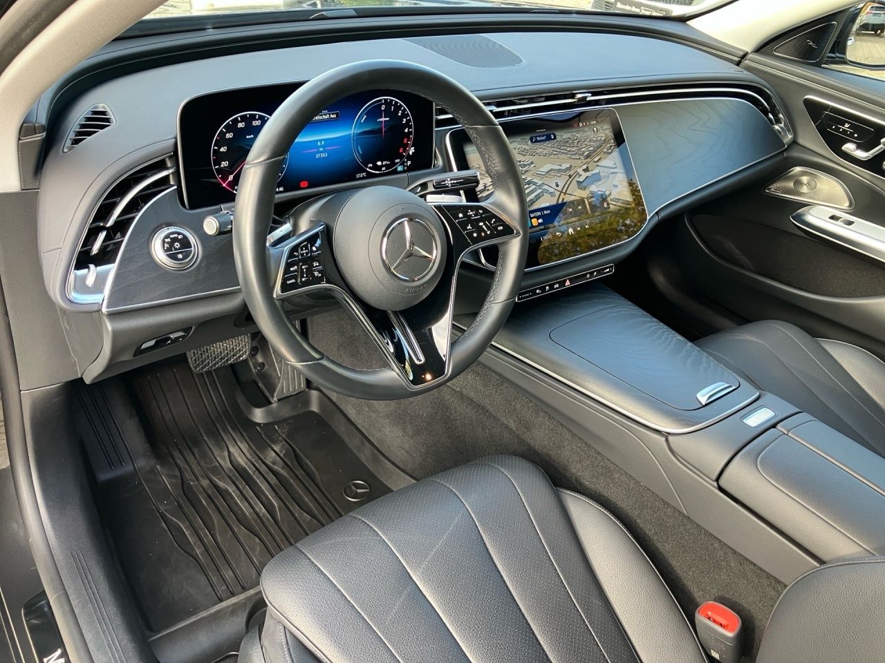Fahrzeugabbildung Mercedes-Benz E 300 de 4M T Avantgarde AHK+DigiLight+Burmester