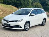 Toyota Auris Touring 1.4 D-4D Active Permute Rat - Toyota Auris: D4d