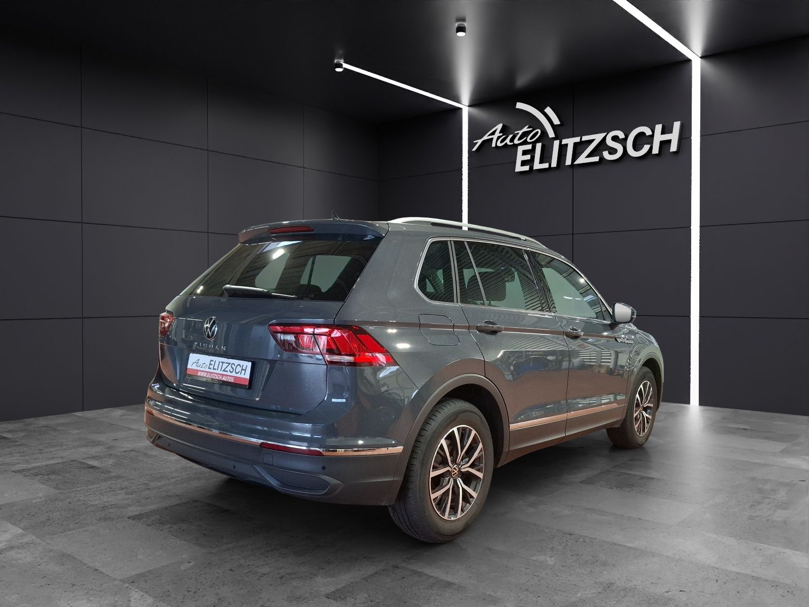 Fahrzeugabbildung Volkswagen Tiguan TSI Life LED Navi AID ACC PDC SHZ