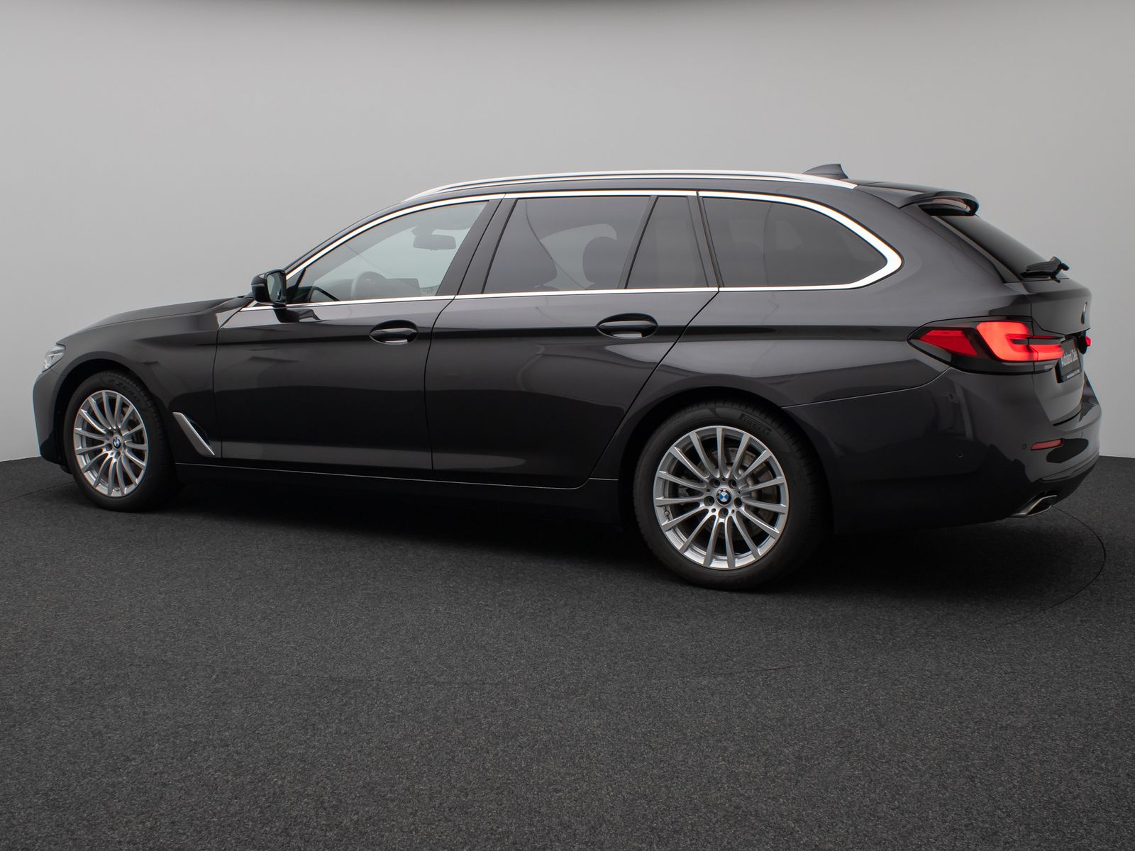 Fahrzeugabbildung BMW 520d Kamera DAB 4xKlima Leder M Sport AHK Alarm