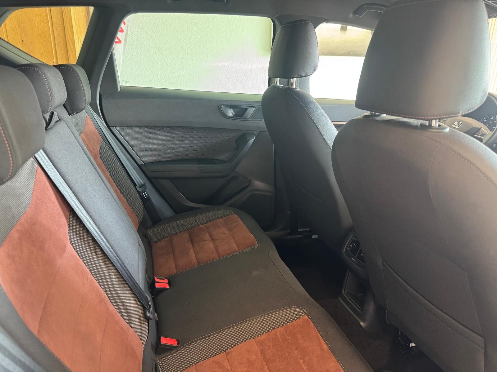 Fahrzeugabbildung SEAT Ateca Xcellence 4Drive/NAVI/KLIMA/LED