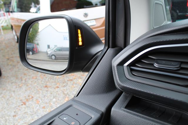 Volkswagen T6.1 Multivan 150PS DSG Navi AHK PDC 7-Sitzer