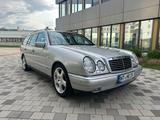 Mercedes-Benz E 240 T AVANTGARDE / AHK / Automatik / uvm.  - Mercedes-Benz E 240 aus 1998