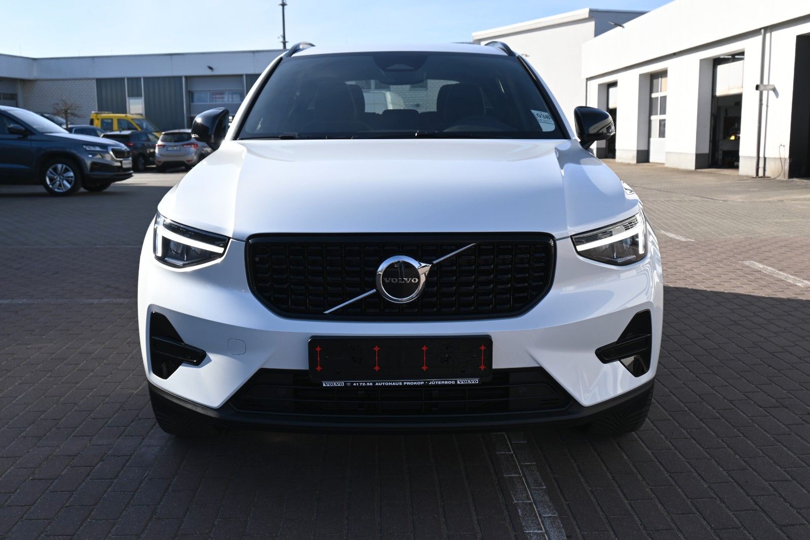 Fahrzeugabbildung Volvo XC40 B3 DKG Plus Dark*FSHZG*RFK*BLIS*ACC