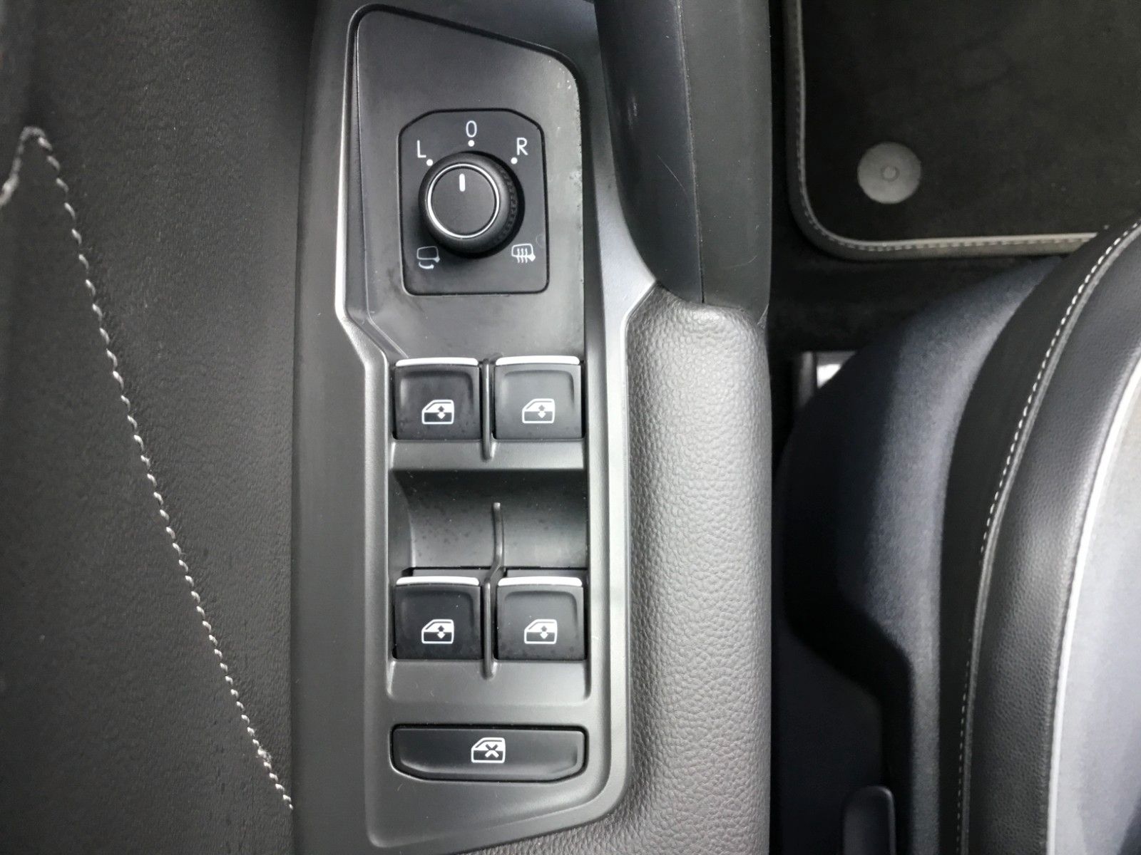 Fahrzeugabbildung Volkswagen Tiguan Allspace 2.0TDI DSG 4M R-Line+Standheizun