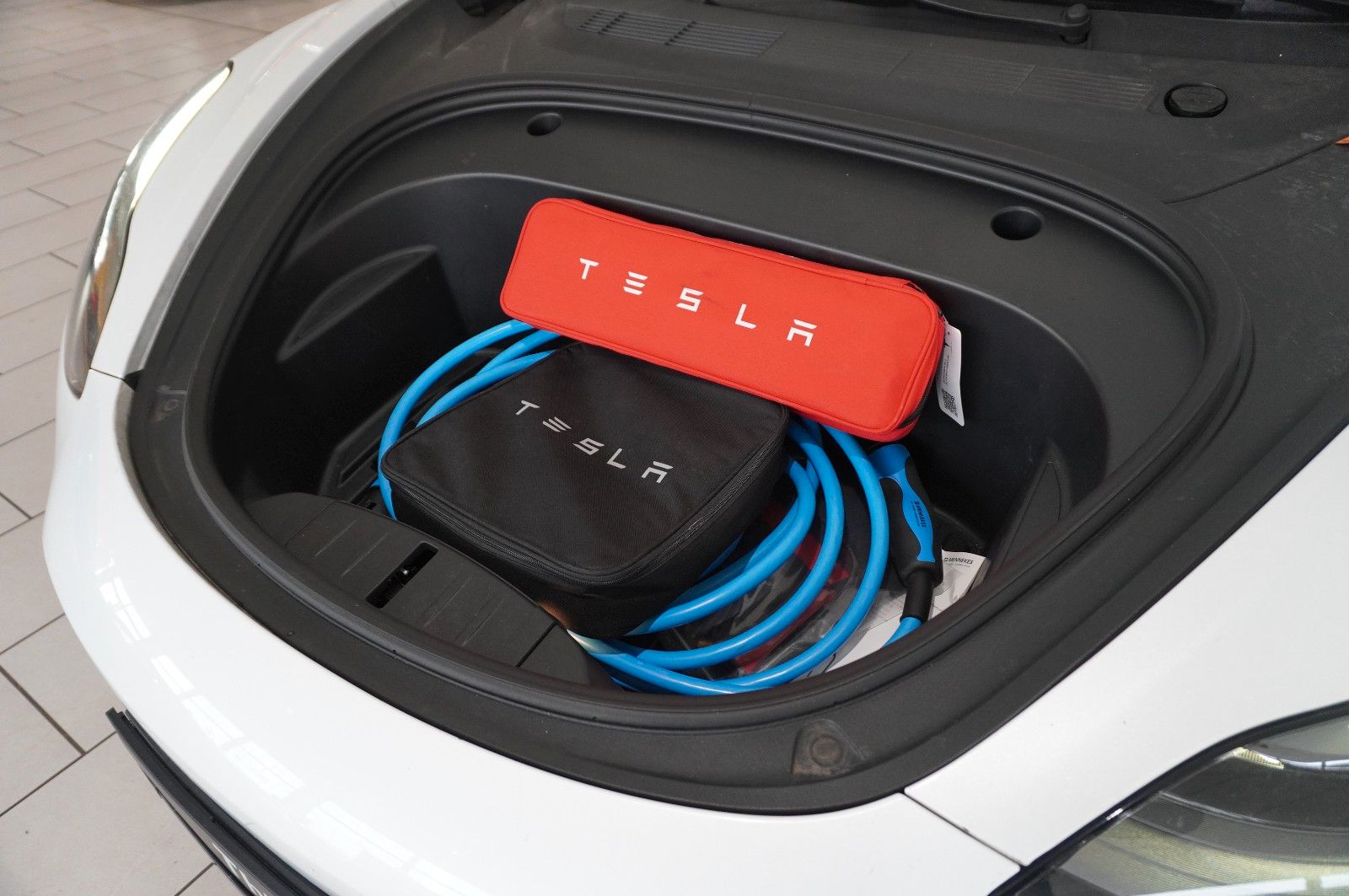 Fahrzeugabbildung Tesla Model 3 Standard Range NAVI/KAMERA/DAB/SHZ/AHK