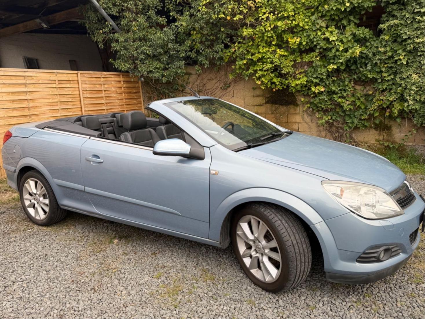 Opel Astra H Twin Top*LEDER*PDC*KLIMA*SHZG*MFL*TEMPO*