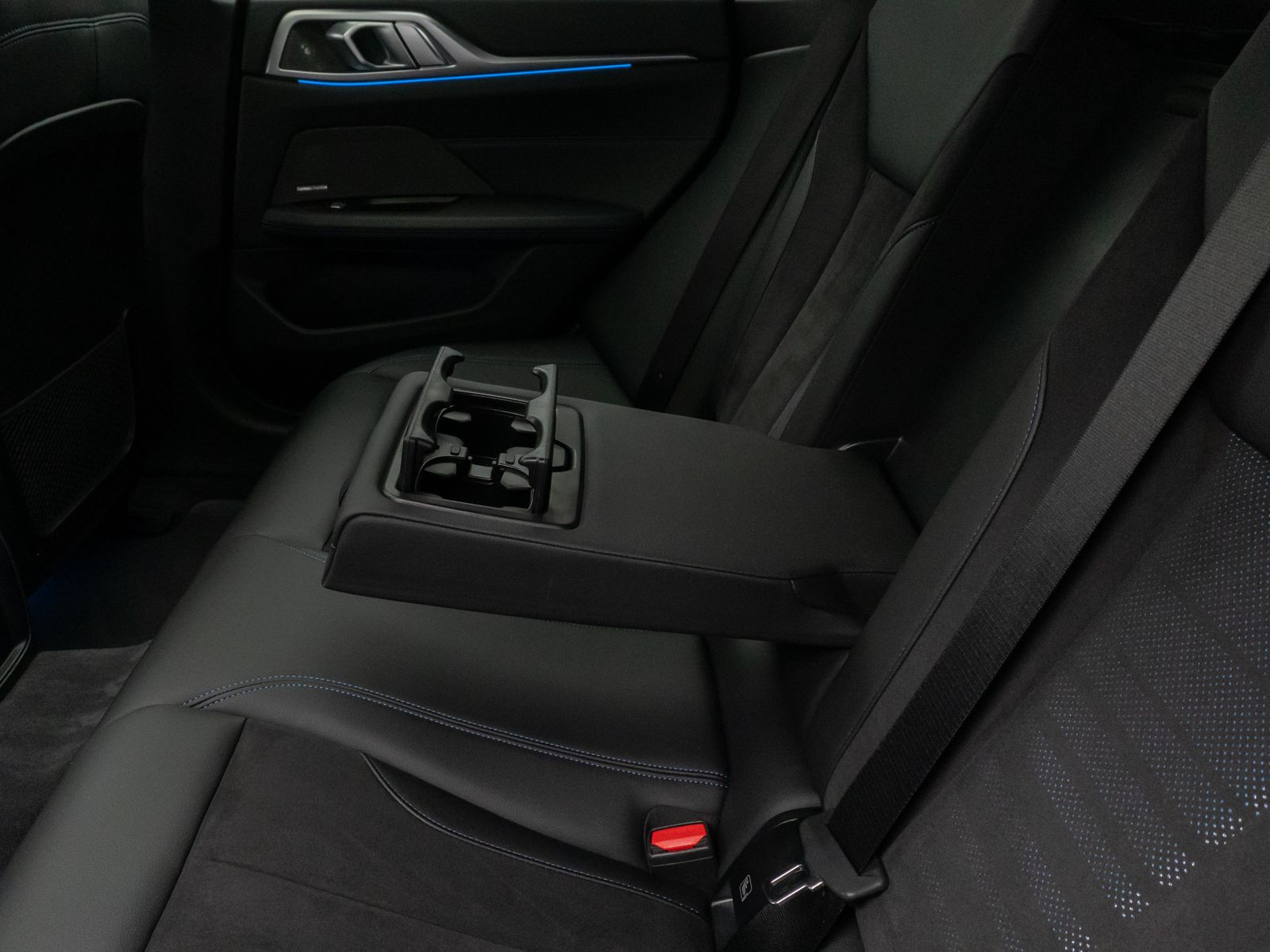 Fahrzeugabbildung BMW i4 M50 Gran Coupé Glasdach Laser 360°HUD DAB H/K